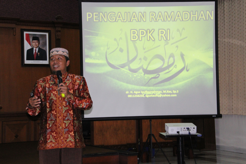 Dalam sebuah hadits disebutkan “Barangsiapa yang menempuh perjalanan untuk mencari ilmu maka Allah mudahkan jalannya menuju surga” (HR. Muslim).